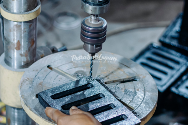 Pengeburan deckdrain