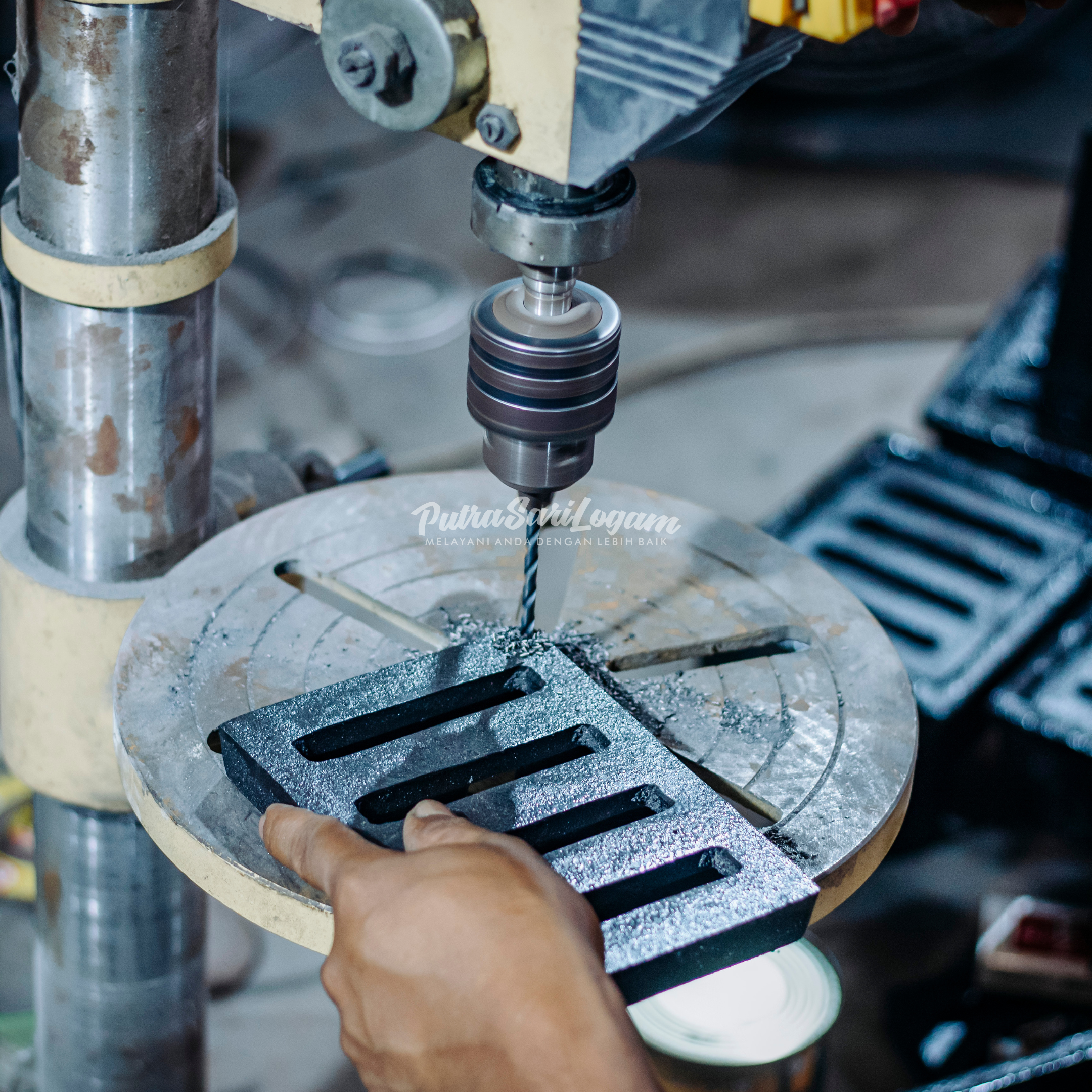 Pengeburan deckdrain