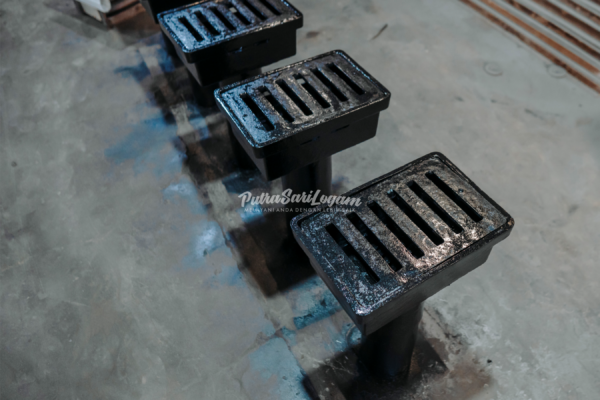 Jadi, buat sobat logam yang ingin menambahkan fasilitas untuk tatanan kota atau ruang publik lainnya sobat logam bisa memesan di Putra Sari Logam sebagai mitra penggadaan dalam pembuatan deck drain. Selain deck drain kami juga melayani pembuatan produk sistem drainase lainnya seperti floor drain, roof drain dan masih banyak lagi. Spesial juga untuk sobat logam mimin kasih free konsultasi untuk kebutuhan lapangan sobat logam. Tunggu apalagi? Untuk info lebih lanjut sobat logam bisa hubungi nomor di bawah ini :