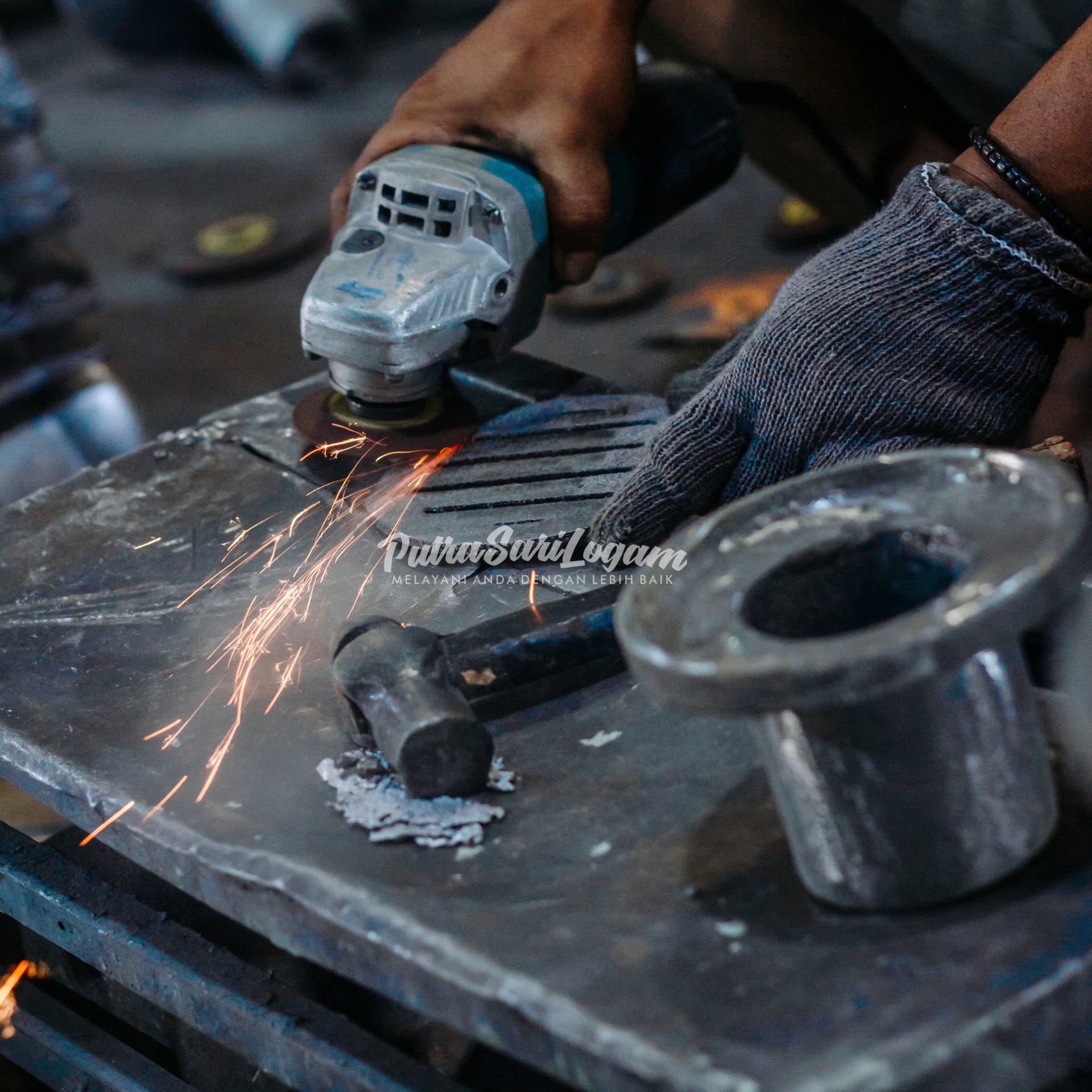 Dengan memahami jenis roof drain yang tepat, sobat logam dapat mencegah risiko genangan air, kebocoran atap, hingga kerusakan struktur bangunan dalam jangka panjang