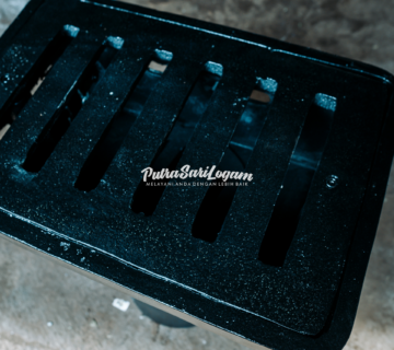 Deck drain logam untuk sistem drainase konstruksi di Kota Malang 