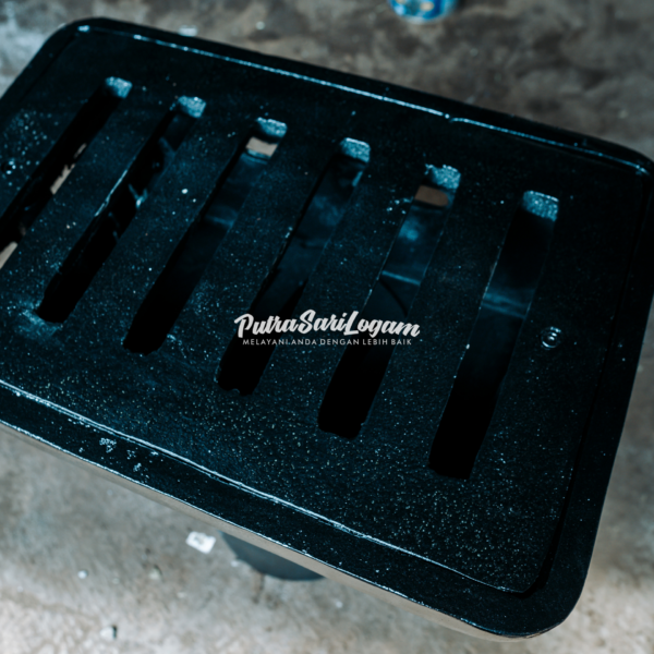 ARTIKEL (9) Deck drain logam untuk sistem drainase konstruksi di Kota Malang
